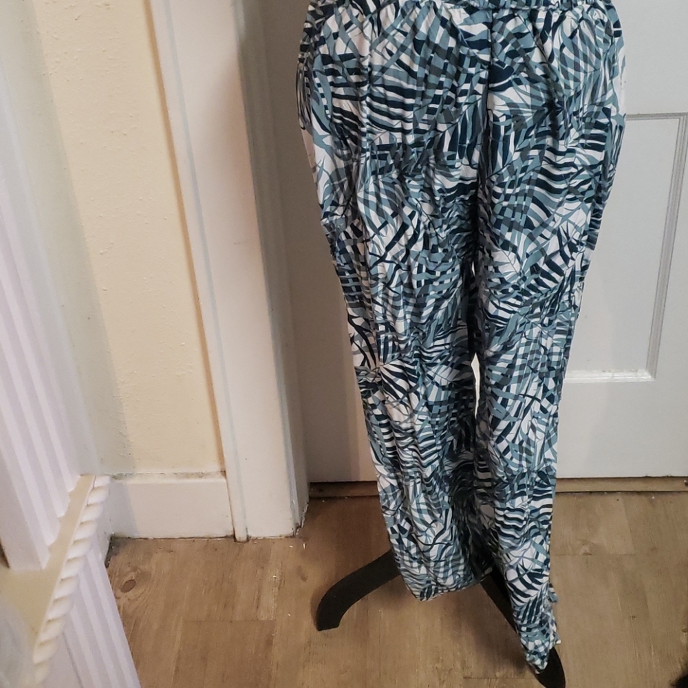 Green leaf pants,